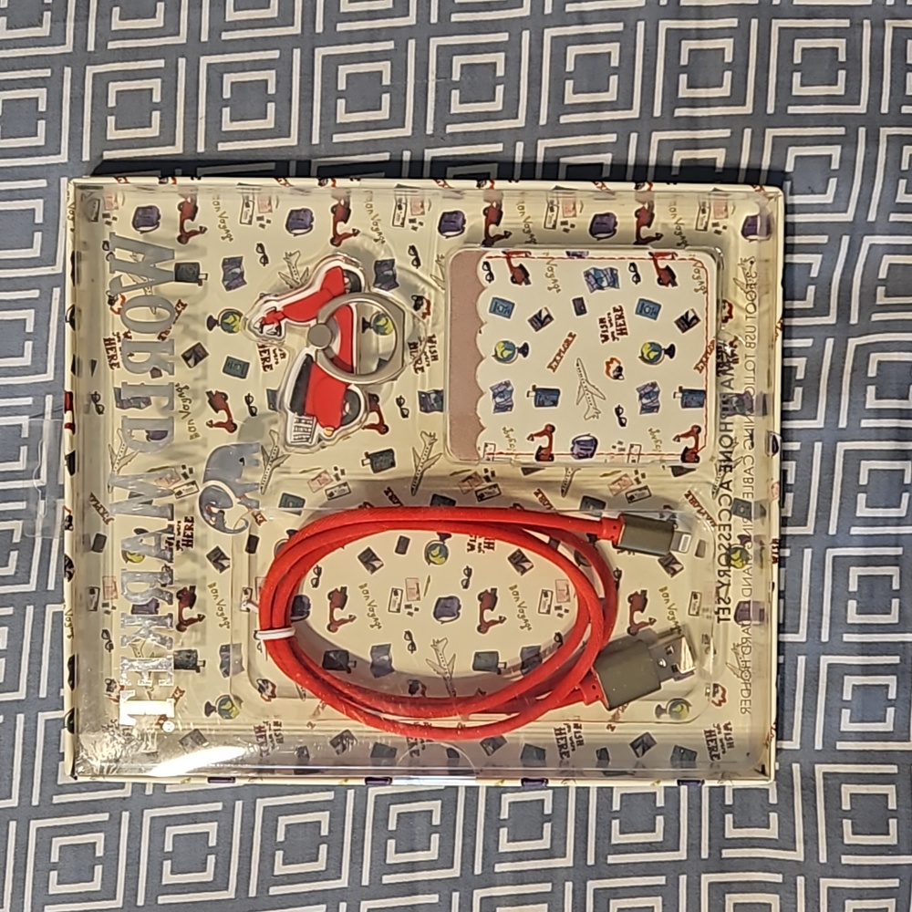 WORLD MARKET Smartphone Accessories Set